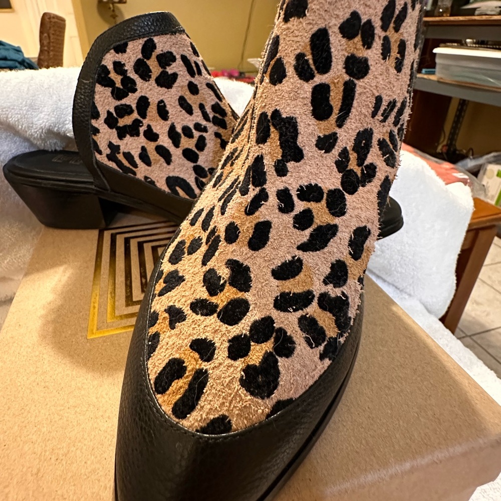 LuLaRoe Supply Women's Leopard Print Ankle Boots - Black and Tan - Picture 2 of 9